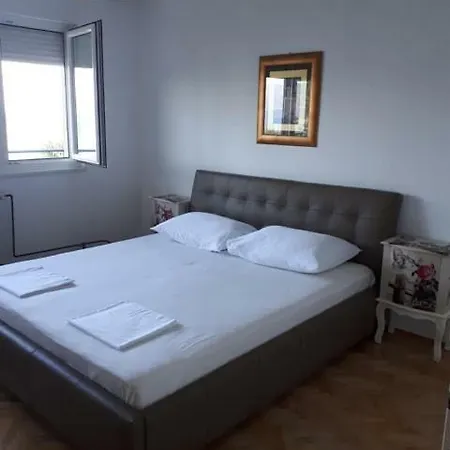 招待所 Apartman Iize 奥米什