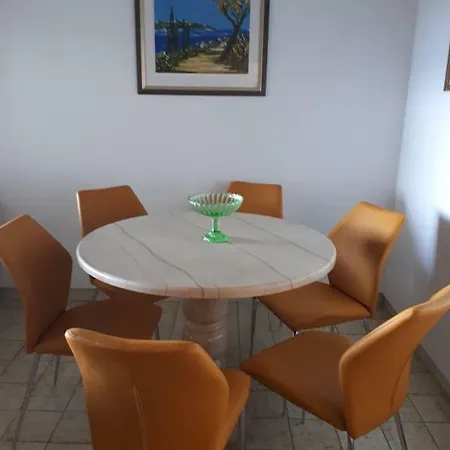 招待所 Apartman Iize