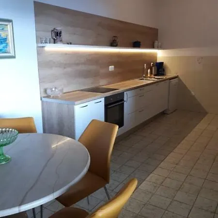 招待所 Apartman Iize